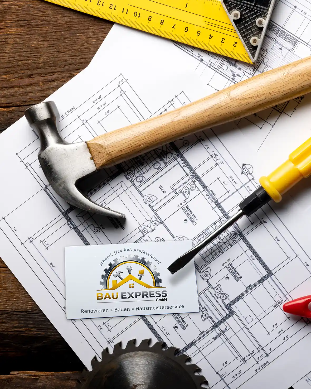 Unsere Leistungen umfassen: Badsanierung, Malerarbeiten, Trockenbau, Bodenverlegung (Laminat, Vinyl, Parkett), Pflasterbau, Gartenbau und Hausmeisterservice.
